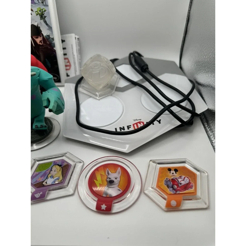 Wii Disney Infinity Game Portal Starter Bundle 4 Figures Power Discs Crystal